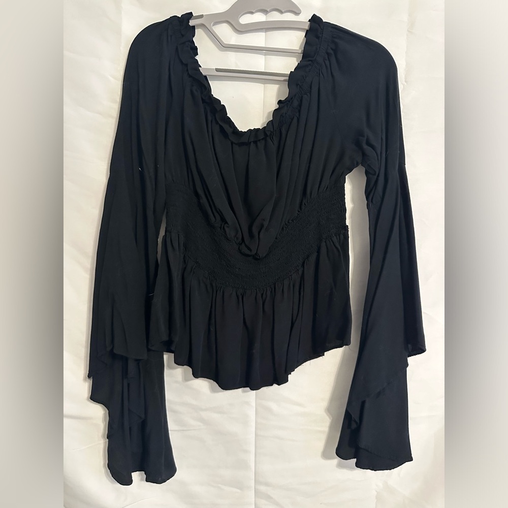 Witchy off shoulder long sleeve blouse!